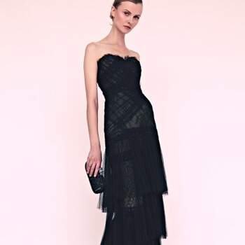 Elegante modelo en negro  con escote corazón . Ideal para cualquier evento nocturno. Foto: Marchesa