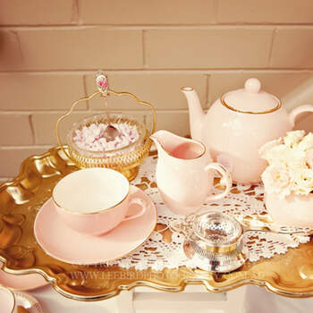 La touche vintage par Amy Atlas ! Ambiance Alice au Pays des Merveilles autour de cette tasse de thé !
