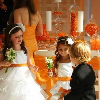 O laranja é uma cor alegre e pode ser aproveitada para decorar casamentos em qualquer estação do ano. Veja estas inspirações que separamos para que sua decoração fique linda.