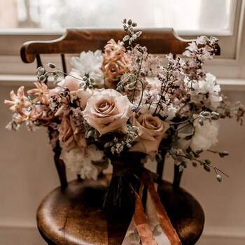 Os boquets de noiva com rosas nunca saem de moda | Créditos: Bloaum