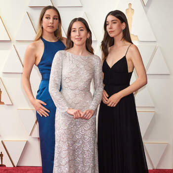 Alana Haim and guests arrive on the red carpet of the 94th Oscars® at the Dolby Theatre at Ovation Hollywood in Los Angeles, CA, on Sunday, March 27, 2022.