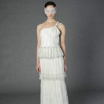 O vestido de noiva é uma escolha muito pessoal de cada noiva. Veja esta linda seleção de vestidos Douglas Hannant 2013 e inspire-se!