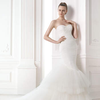 <a href="http://zankyou.9nl.de/zyii">Click here for an appointment at Pronovias and view their new 2015 collection.</a> 