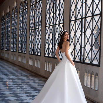 Photo: Pronovias 2021 Cruise Collection