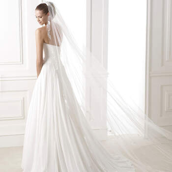 <a href="http://zankyou.9nl.de/zyii">Click here for an appointment at Pronovias and view their new 2015 collection.</a> 