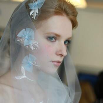 Oscar de la Renta é referência no mundo bridal! Confira estes espetaculares vestidos de noiva, penteados e acessórios apresentados no New York Bridal Week 2013.