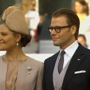 Victoria de Suecia llegó a la catedral con su marido Daniel Wrestilng. Foto: RTL News