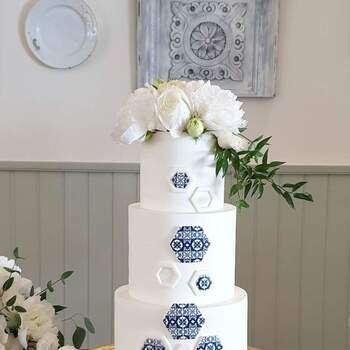 Os azulejos são sempre uma boa inspiração para bolos de casamento diferentes | Créditos: Açúcar À La Carte