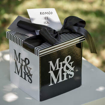 Caja Mr &amp; Mrs Sobres y Mensajes- Compra en The Wedding Shop