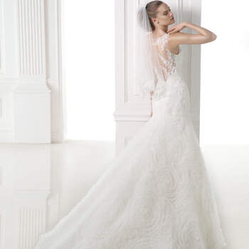 <a href="http://zankyou.9nl.de/zyii">Click here for an appointment at Pronovias and view their new 2015 collection.</a> 