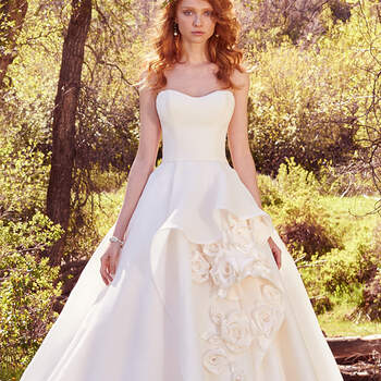 Robe bustier à jupe volumineuse et volants.
<a href="https://www.maggiesottero.com/maggie-sottero/bianca/10088?utm_source=mywedding.com&amp;utm_campaign=spring17&amp;utm_medium=gallery" target="_blank">Maggie Sottero</a>