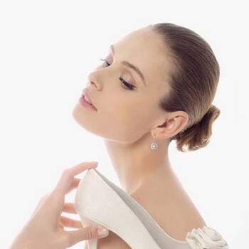 Se o vestido de noiva é importante, o sapato é igualmente especial. Além de confortável, tem que ser lindo para compor o look mais importante de todos! Veja os maravilhosos sapatos Rosa Clará 2012.

<a href="http://zankyou.9nl.de/ijc8" target="_blank">Descubra a nova colecção 2015 de Rosa Clará</a>