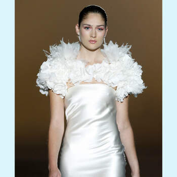 A colecção de vestidos de noiva Rosa Clará 2013 traz-nos alguns pormenores absolutamente deliciosos. Este é o nosso top 10.