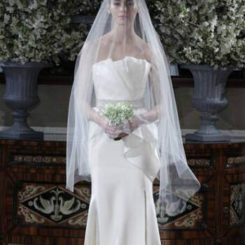 Vestido de noiva com saia peplum da colecção Romona Keveza Primavera 2013