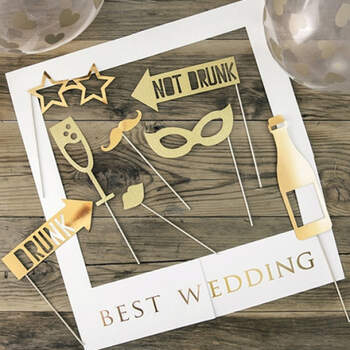 Atrezzo para photocall best wedding oro- Compra en The Wedding Shop