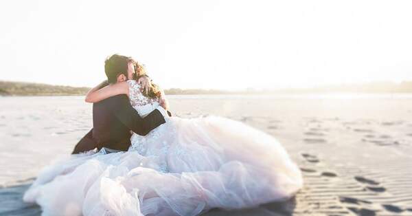 Matrimonio in Spiaggia: 4 Accessori per la Sposa!