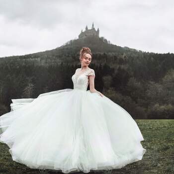 Cinderella by Allure Bridals | Style: D263| Créditos: Disney