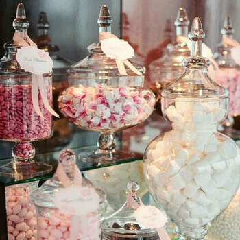 Candy corner con jarrones de cristal. Credits Aliexpress
