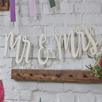 Guirnalda de pared Mr y Mrs- Compra en The Wedding Shop