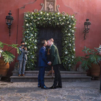 Wedding planner/creator: Guadalupe Alvarez/ Valeria Velez | Photographer: Brett Butterstain