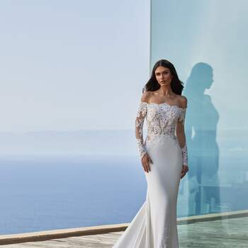 Pronovias Premiere 2021. Modelo Della