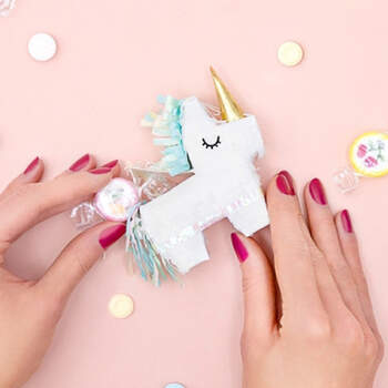 Mini piñata unicornio- Compra en The Wedding Shop