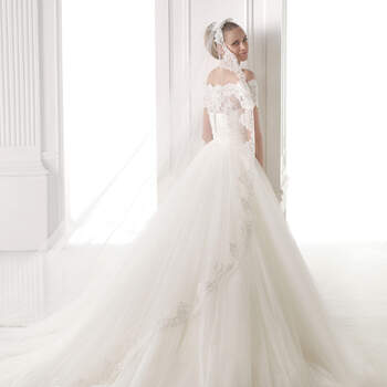 <a href="http://zankyou.9nl.de/zyii">Click here for an appointment at Pronovias and view their new 2015 collection.</a> 