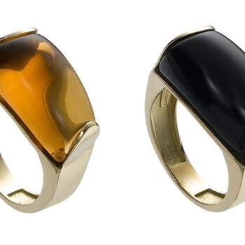 Estos preciosos anillos disponibles en diferentes colores de piedra son ideales para completar tu look de novia o invitada. Foto: Chancejoyas. http://www.chancejoyas.com