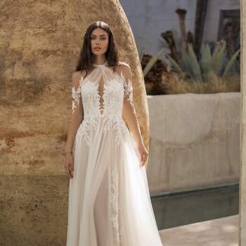 Credits: Pronovias Cruise Collection