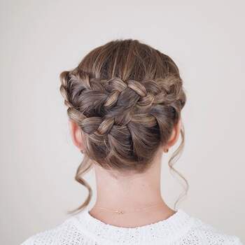 Penteado para noiva com cabelo preso | Foto: Urvan