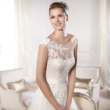 <a href="http://zankyou.9nl.de/zyii">Click here for an appointment at Pronovias and view their new 2015 collection.</a> 