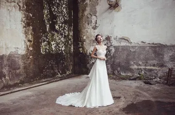 Tendenze sposa 2022: vestito senza spalline - Abiti da sposa Roma - Anna  Tumas Atelier