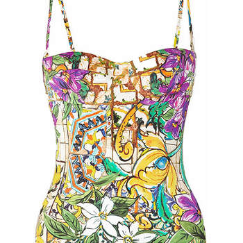 Bañador con estampado de flores de llamativos colores, de Dolce &amp; Gabbana. Foto: difusión