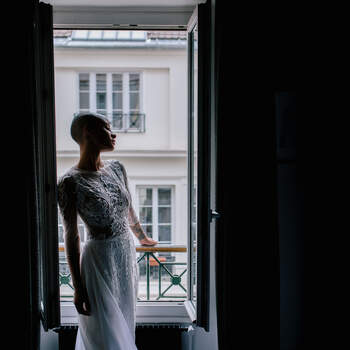 Photo : Dusty Mirror - Pandore, robe Inmaculada Garcia