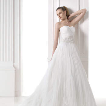 <a href="http://zankyou.9nl.de/zyii">Click here for an appointment at Pronovias and view their new 2015 collection.</a> 