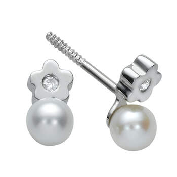 Si quieres desafiar a la superstición con unas perlas, este modelo de pendientes es ideal para ti. Foto: Chancejoyas. http://www.chancejoyas.com
