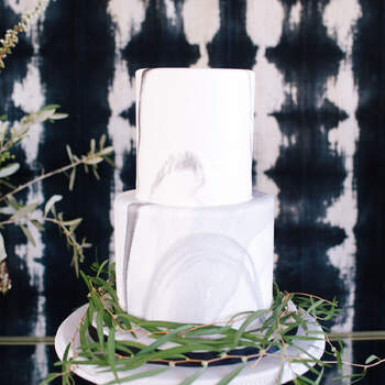 Inspiração para bolos de casamento modernos | Créditos: Ally Burnette Photography