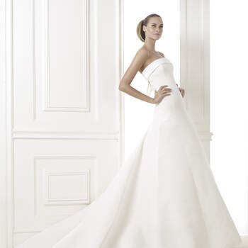 <a href="http://zankyou.9nl.de/7wxx">Prenez rendez-vous ici pour découvrir la nouvelle collection 2015 de Pronovias.</a>