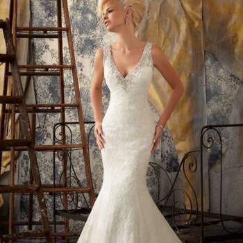 Escolher o vestido de noiva ideal é uma tarefa difícil e se você, assim como muitas noivas, é apaixonada por rendas vai se encantar com estes vestidos Mori Lee da coleção 2013.
