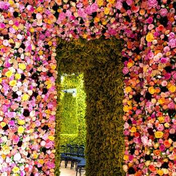 En la decoración se emplearon más de un millón de flores naturales. Foto: Dior