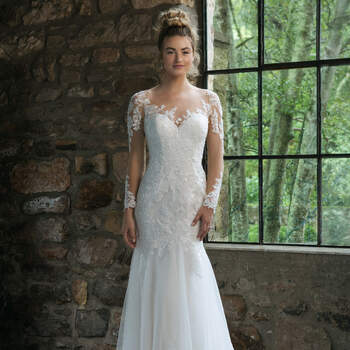 Modelo 44057, vestido de novia estilo sirena con detalles de encaje y transparencias en las mangas