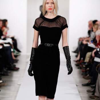 No por ser un clásico este vestido de tubo en negro es menos impactante. Foto: Óscar de la Renta. 
