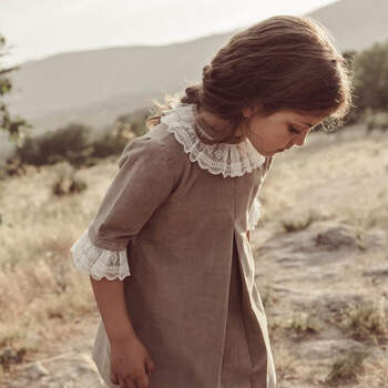 Vestido corte trapecio de invierno y entretiempo de velvetón forrado. Credits: La Nonna Atelier