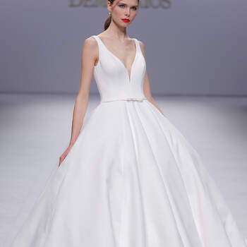 Demetrios. Credits: Valmont Barcelona Bridal Fashion Week