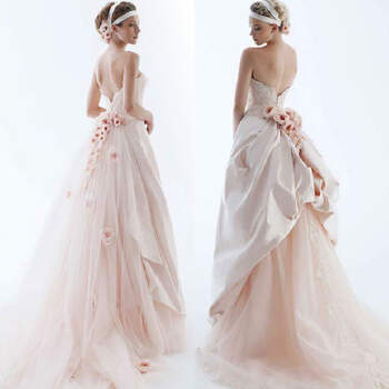Muitas noivas preferem fugir do tradicional vestido branco, mas sem perder o toque clássico e romântico. Para isto, o rosa é perfeito. Veja estes vestidos na cor e escolha o que mais combina com você!!