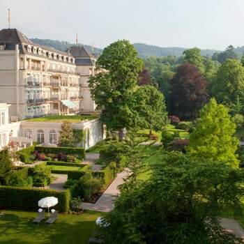 Brenners Park Hotel und Spa: Ihr schönster Tag. Hochzeiten im Brenners

Park-Hotel &amp; Spa.

Hochzeiten im Brenners Park-Hotel &amp; Spa zeichnen sich  durch besondere Prädikate aus: Die traumhafte Lage des Grandhotels oder die des historischen Kulturhauses verleihen ihrem Fest einen Rahmen der Extraklasse. Gemeinsam mit Ihnen gestalten wir Ihre unvergessliche Hochzeit in einem exklusiven Ambiente.