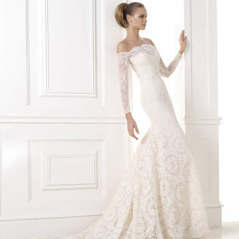 <a href="http://zankyou.9nl.de/emzo" target="_blank">to make an appointment at your nearest Pronovias store</a>