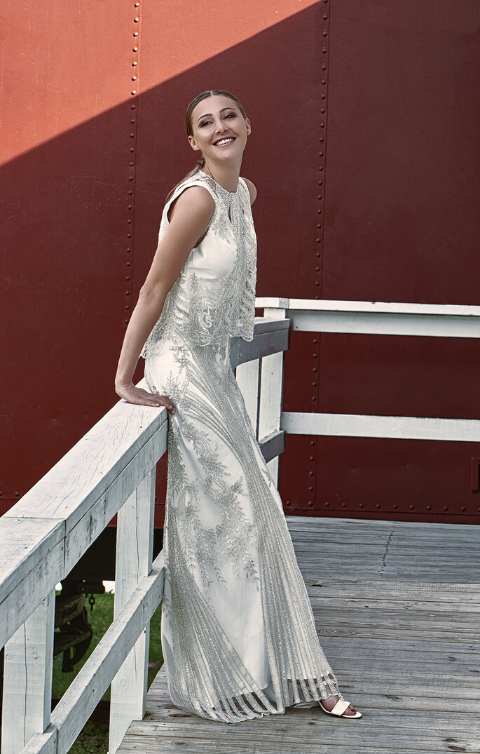 vestido de noiva estilo anos 20 de cetim com bordados Gio Rodrigues 2021