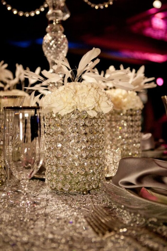 Vasos con diamantes y copas elegantes al estilo de Jennifer Lopez - Foto: Floramor Studios Facebook