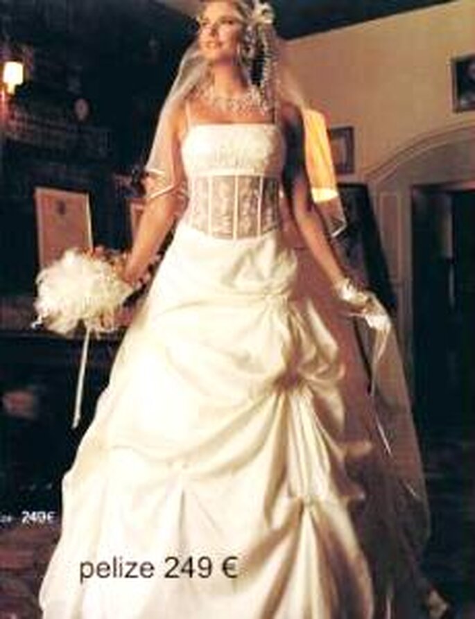 Tati Mariage 2009 - Pélize, robe longue de coupe princesse, bustier en chantilly
